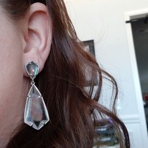 KENDRA SCOTT CAREY EARRINGS SUSPENDED BLACK PEARL 